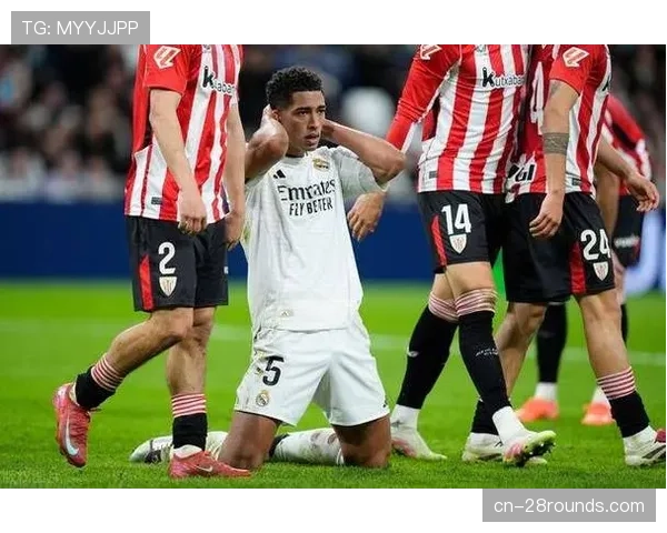 西甲战报：皇马客场2-1绝杀巴萨，贝林厄姆补时阶段头球制胜